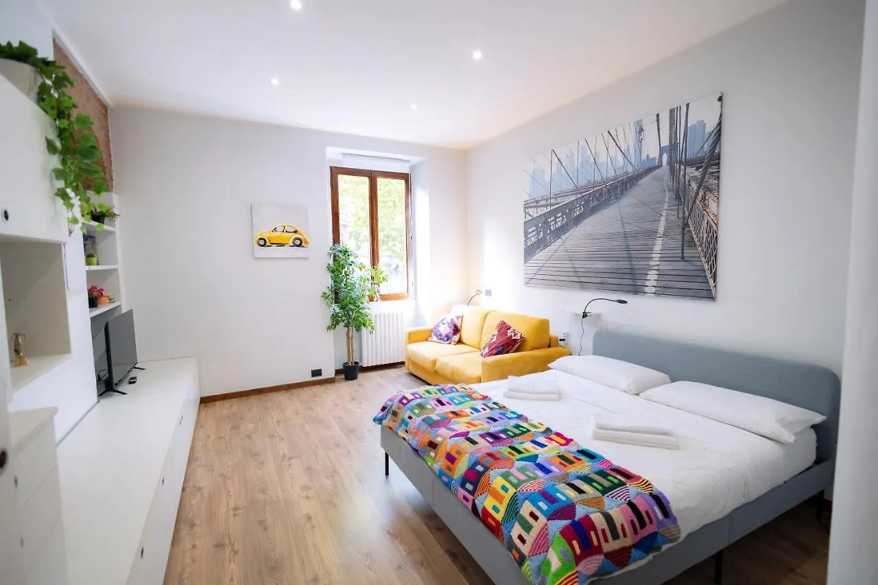 The Red Bricks Home - San Babila Area Milan Italy