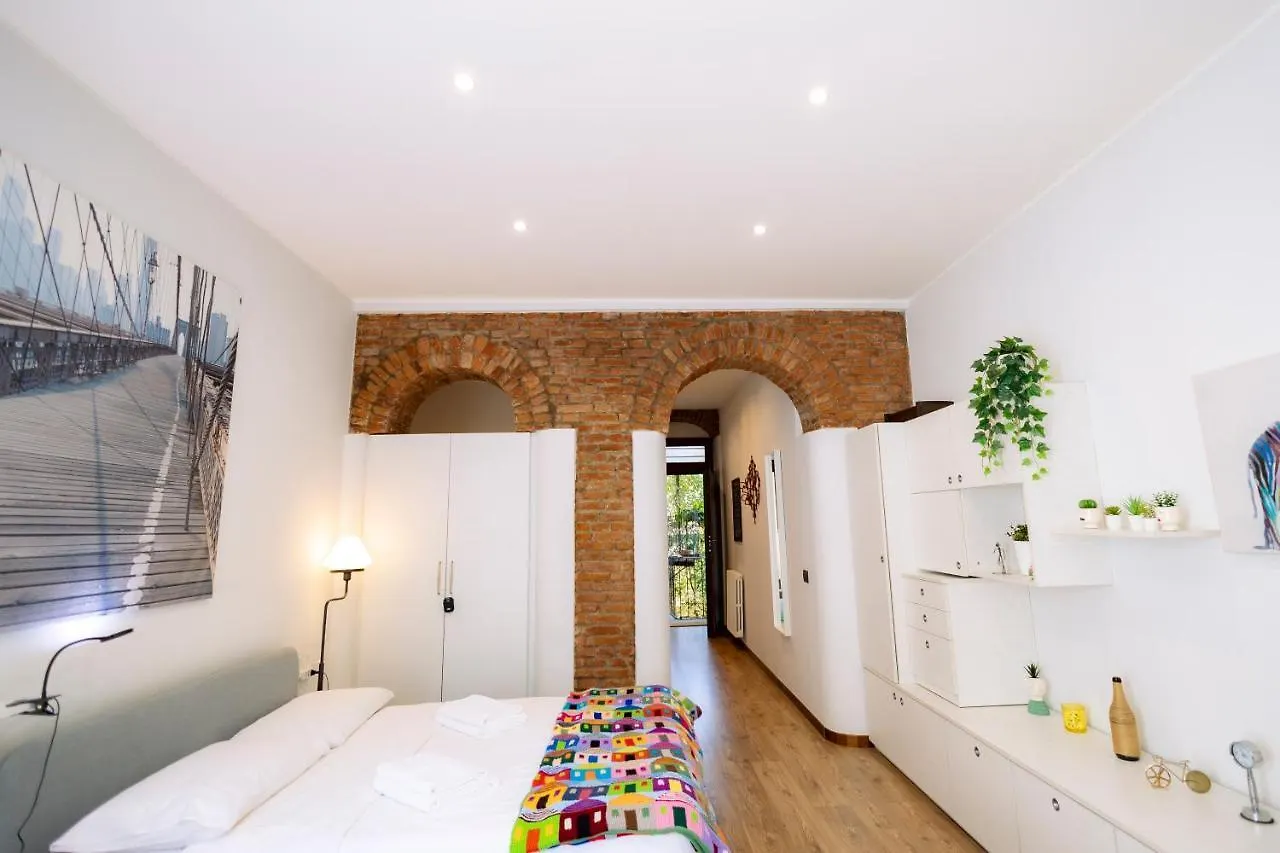 The Red Bricks Home - San Babila Area Milan Italy