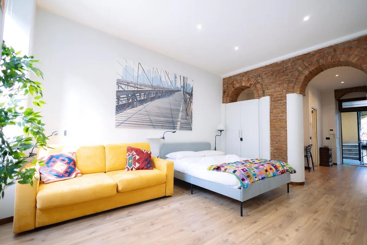 Apartment The Red Bricks Home - San Babila Area Milan Italy