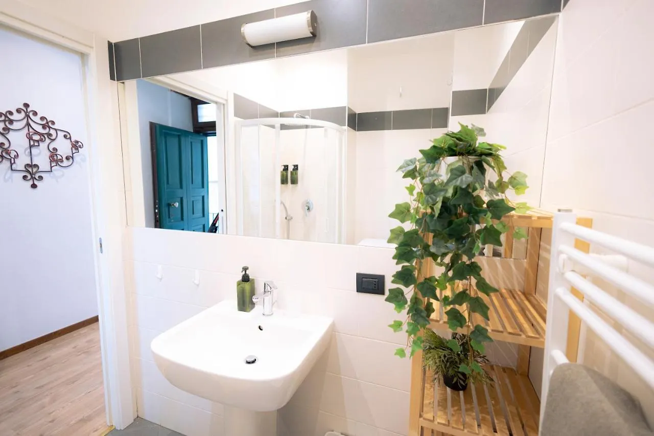 Apartment The Red Bricks Home - San Babila Area Milan