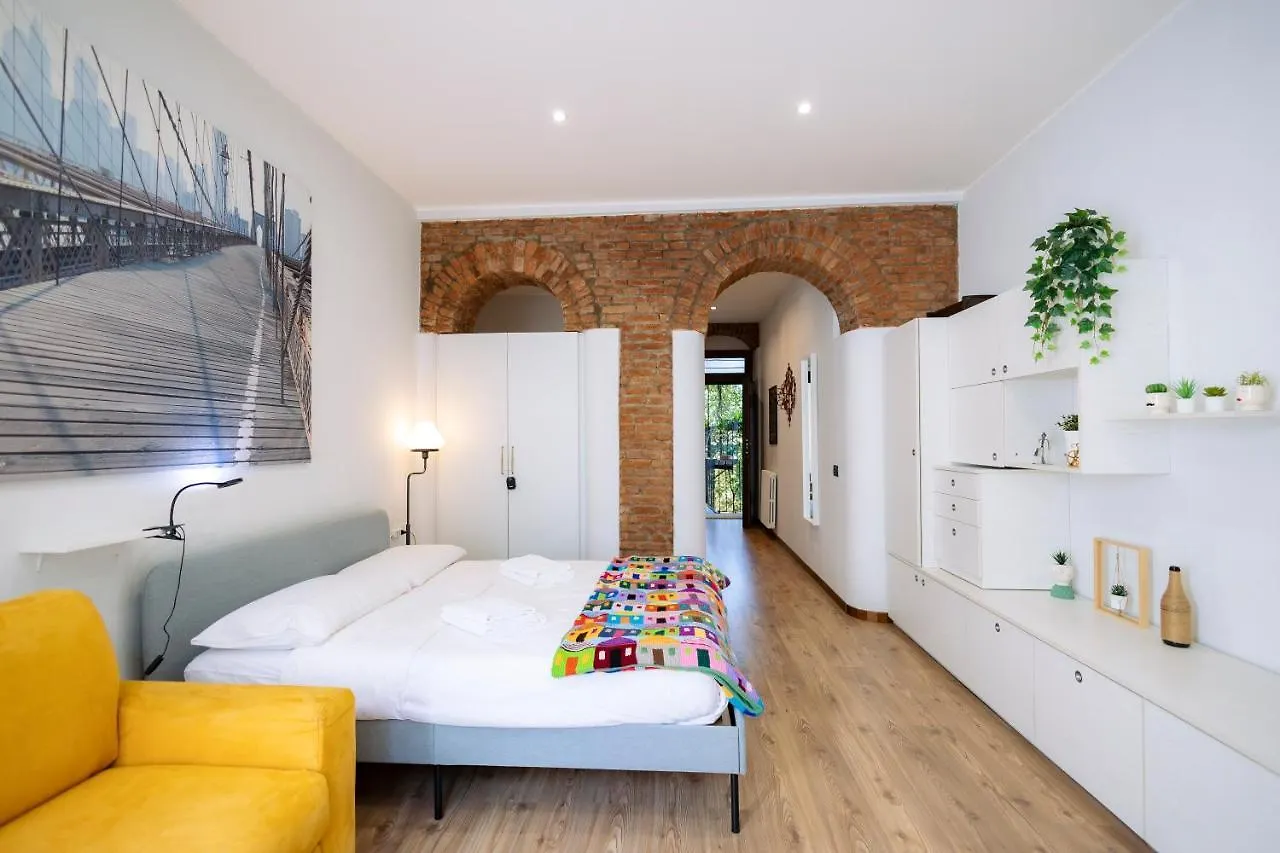 The Red Bricks Home - San Babila Area Milan
