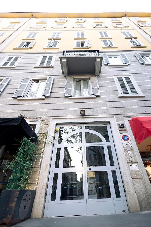 The Red Bricks Home - San Babila Area Milan