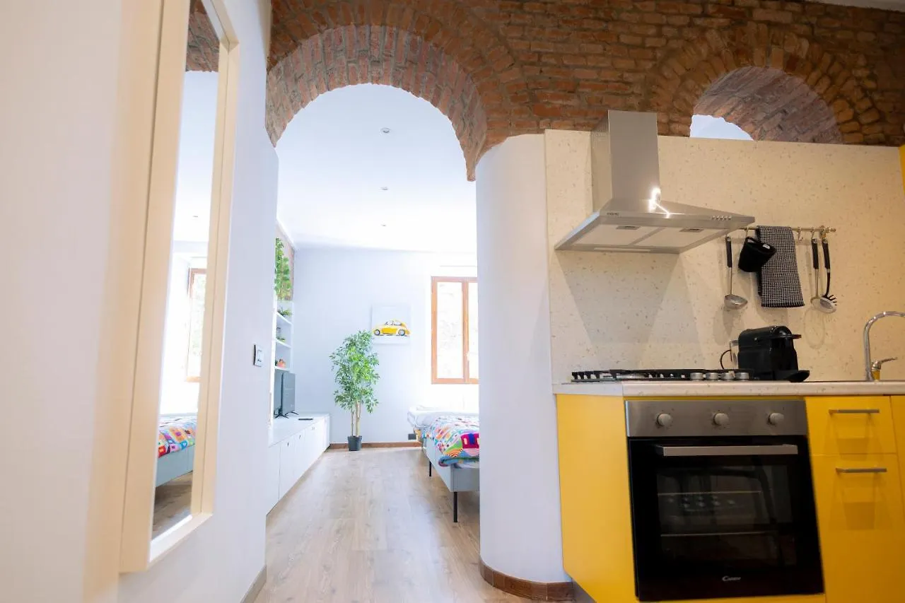 Apartment The Red Bricks Home - San Babila Area Milan