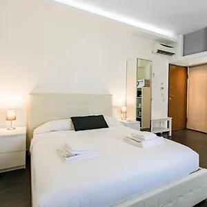 Apartament 21, Mediolan